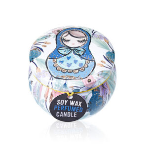 Lumânare in cutie colorata - Matrioșca - Dolly Blue, 120 grame, timp ardere 23 de ore