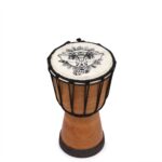 Tobă djembe realizată manual 20 cm cu motiv de elefant – bijuterie culturală