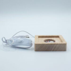 Suport LED USB din lemn, pătrat de 8 cm - multicolor