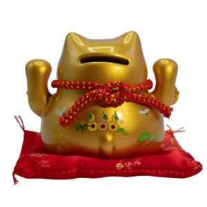 Pușculiță Pisică Norocoasă din Ceramică – Aurie pe Pernă