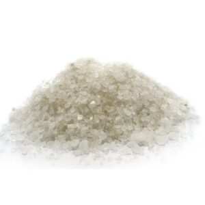 are de baie albă din Himalaya cu o grămadă de cristale cu granulație medie de 3-5 mm