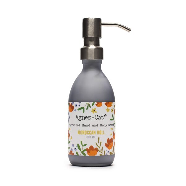 bG9jYWw6Ly9tZWRpYS8xSC9BRS82MFIzMEMxSjY0VjNBRTFILzczMzEwMDRhLmpwZw Cremă pentru Mâini și Corp - Moroccan Roll - 300ml