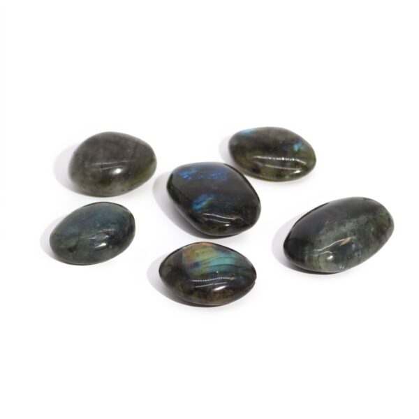 bG9jYWw6Ly9tZWRpYS8xSi82RS82MFIzMEMxRzZXU0s2RTFKLzY1OTRkMDI3LmpwZWc Pietre de Labradorit din Madagascar de Palmă (aprox. 17-40g 35-50mm)