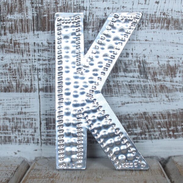 bG9jYWw6Ly9tZWRpYS8xSi84RC82MFIzMEMxRzZHVDM4RDFKLzE4NTNkZGU2LmpwZWc Litere Decorative din Aluminiu - K