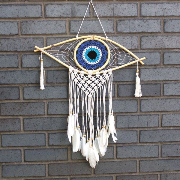 bG9jYWw6Ly9tZWRpYS8xSy9HRC82MFIzMEMxRzZNV0tHRDFLLzI4YTAwNmMwLmpwZWc Dream Catcher (Prinzător de Vise) Protector - Ochi Mediu Macrame Albastru / Alb / Negru