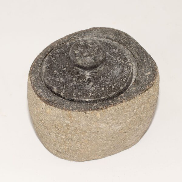 Vas de Împământare din Piatră Naturală de Râu – Mic (aprox. 9 × 7 cm)