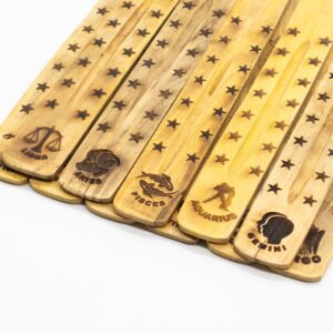 Suport pentru Beţişoare Parfumate din Lemn Natural de Mango – Designuri Zodiacale Variate