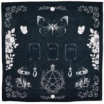 Pânză pentru Citirea Tarotului – Ancient Witch (75x75 cm)