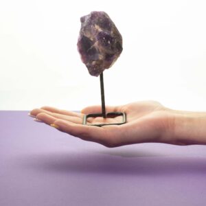 Specimen Mineral pe Suport Metalic – Ametist