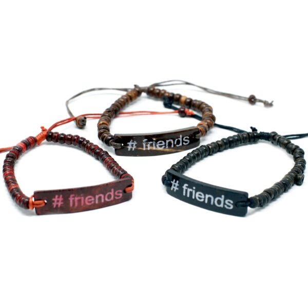 bG9jYWw6Ly9tZWRpYS8xUi8wQy82MFIzMEMxRzZNVzMwQzFSLzNjYmZlYmIzLmpwZWc Brățări din Cocos cu Slogan - #Friends