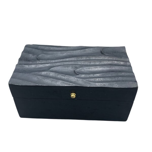 bG9jYWw6Ly9tZWRpYS9ISC8yRC82MFIzMEMxRzZXUksyREhIL2M3YWQwMDM1LmpwZWc Vintage Deco - Cutie Multifuncțională - 22x12x10cm - Vârtejuri Negre