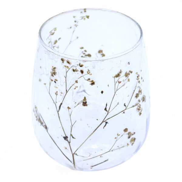 bG9jYWw6Ly9tZWRpYS9ISi9FQy82MFIzMEMxSjY0UzNFQ0hKLzQxOTY4MmRlLmpwZw Suport de Lumânare din Sticlă Naturală cu Motiv Floral – Margarita – Tip Vază – (12x11 cm)