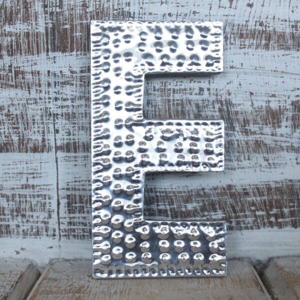 bG9jYWw6Ly9tZWRpYS9ITS84Qy82MFIzMEMxRzZHVDM4Q0hNLzE1OGU3ZDVhLmpwZWc Litere Decorative din Aluminiu - E