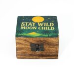 Cutie emailată din lemn de mango– Stay Wild Moon Child 10x10x6 (cm)