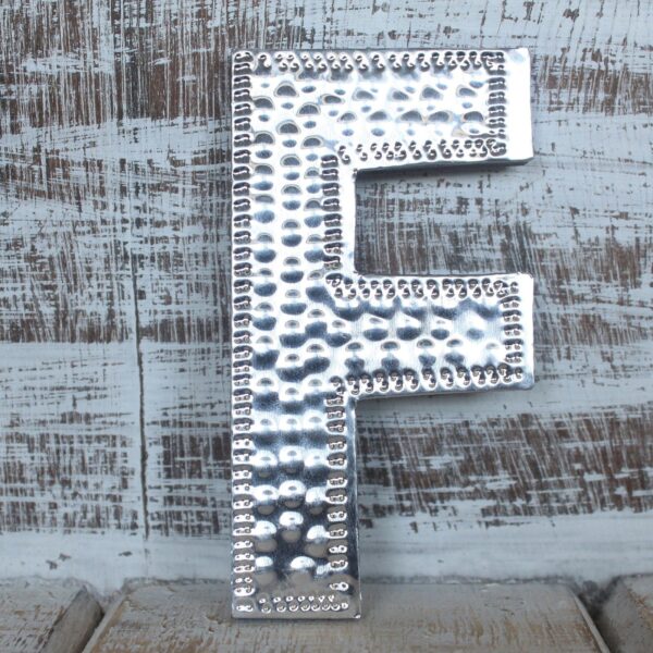 bG9jYWw6Ly9tZWRpYS9IUi84Qy82MFIzMEMxRzZHVDM4Q0hSL2UyODQzMmYwLmpwZWc Litere Decorative din Aluminiu - F