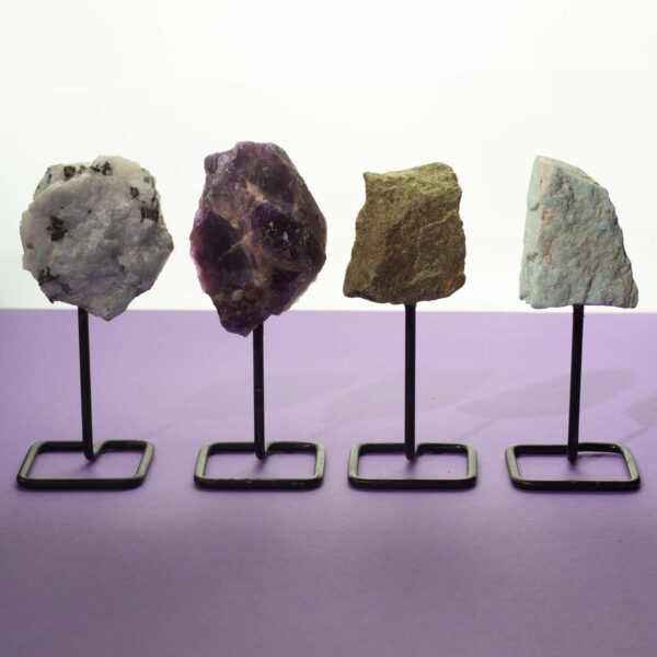 bG9jYWw6Ly9tZWRpYS9TRy9BRC82MFIzMEMxSjZDVDNBRFNHL2ViNWFjZjE4LmpwZw-1 Specimen Mineral pe Suport Metalic – Epidot