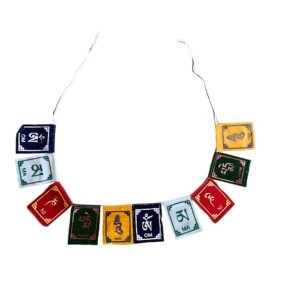 Steaguri Tibetane din Catifea cu Mantra OM - Mari (10 Steaguri)