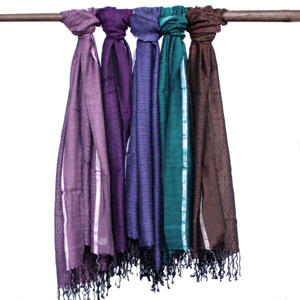 bG9jYWw6Ly9tZWRpYS9TSy82Qy82MFIzMEMxRzZXUjM2Q1NLLzk2ZGFhYjUwLmpwZWc Eșarfe Indiene Boho Mari - 28x72cm - Diverse Culori cu Fir Auriu