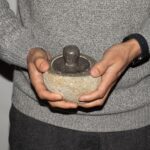 Vas de împământare din Piatră naturală de Râu – Mediu (aprox. 12 × 8 cm)