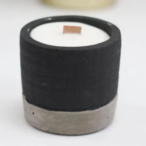 Lumânare medie de soia cu fitil de lemn - Neagră - Unt cu Coniac, timp ardere 25 h
