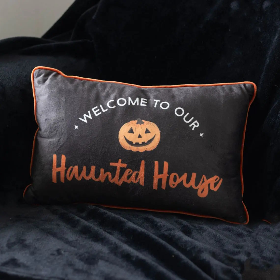 Pernă decorativă dreptunghiulară de 40 cm cu casă bântuită pentru Halloween