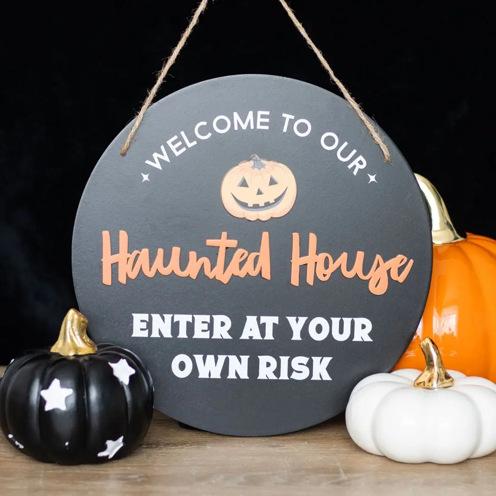 Plăcuță decorativă rotundă de perete cu casă bântuită pentru Halloween
