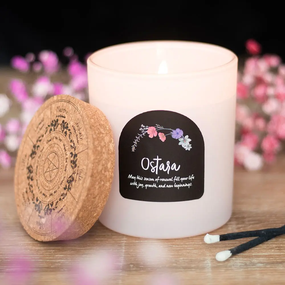 Lumânare parfumată Ostara Roata Anului cu aromă de lenjerie proaspătă