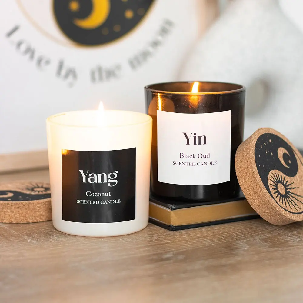 Set de două lumânări parfumate Yin și Yang cu arome de oud negru și nucă de cocos