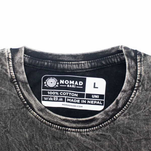 Nomad Sari tricou din bumbac stonewashed - Compasul vieții - Gri cărbune - Mare