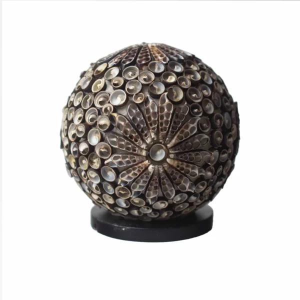 Lampă Boho din Scoici – Glob Twist Ciocolatiu – 15 cm