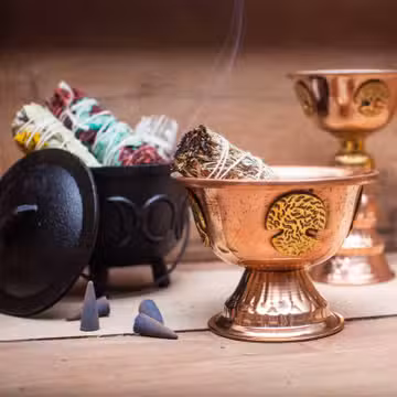 Artă, Ritual și Accesorii Aplicate